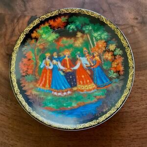 Collector mini plate.  Based on Russian fairy tales